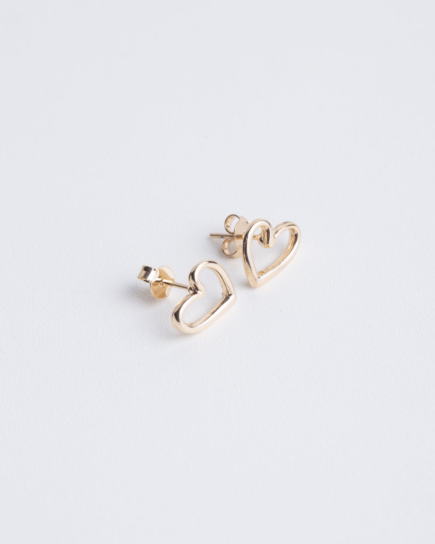 Fine heart studs