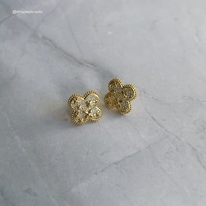 Clover studs